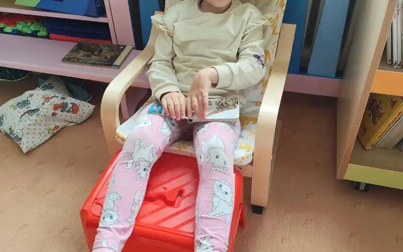 Září