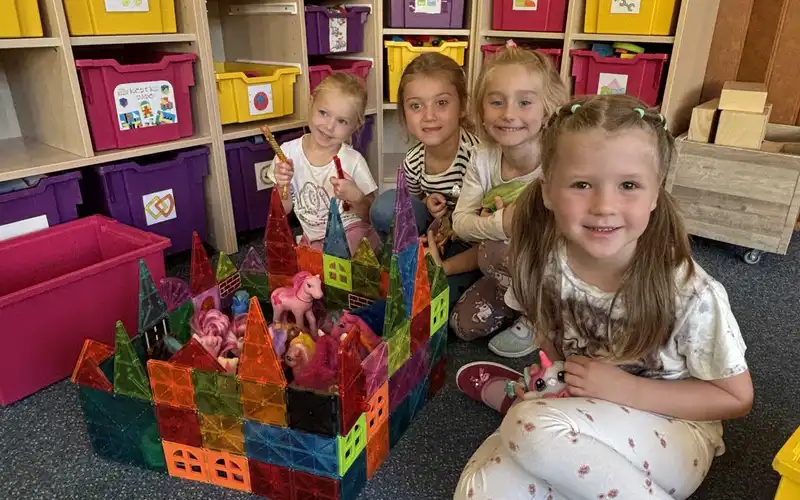 Září