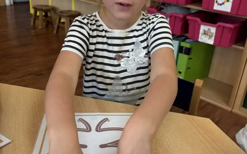 Září